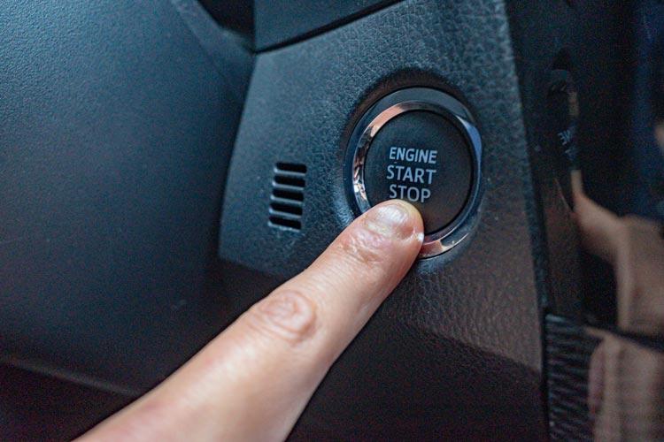 The one-button start button of the car